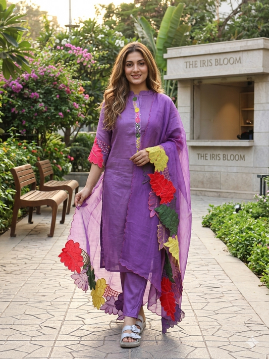 The Iris Bloom Hand-Embroidered Scallop Set