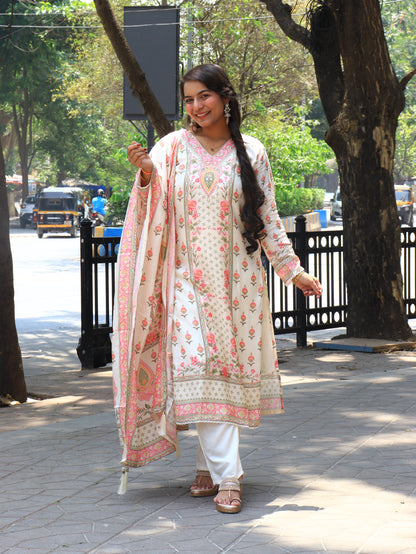 Hand-Embellished Muslin Kurta with Matching Dupatta and Trousers