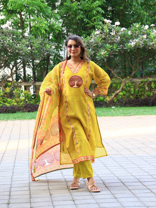 The Golden Aranya Muslin Set