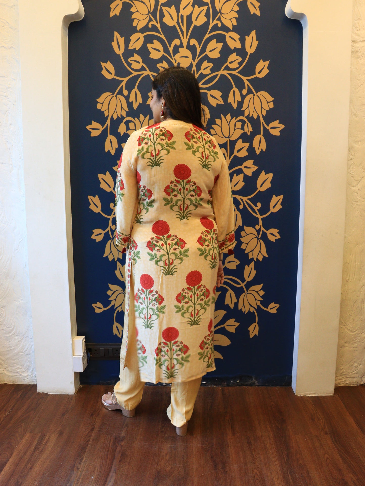 Cream Crape Silk Kurta Set with Printed Floral Bootas