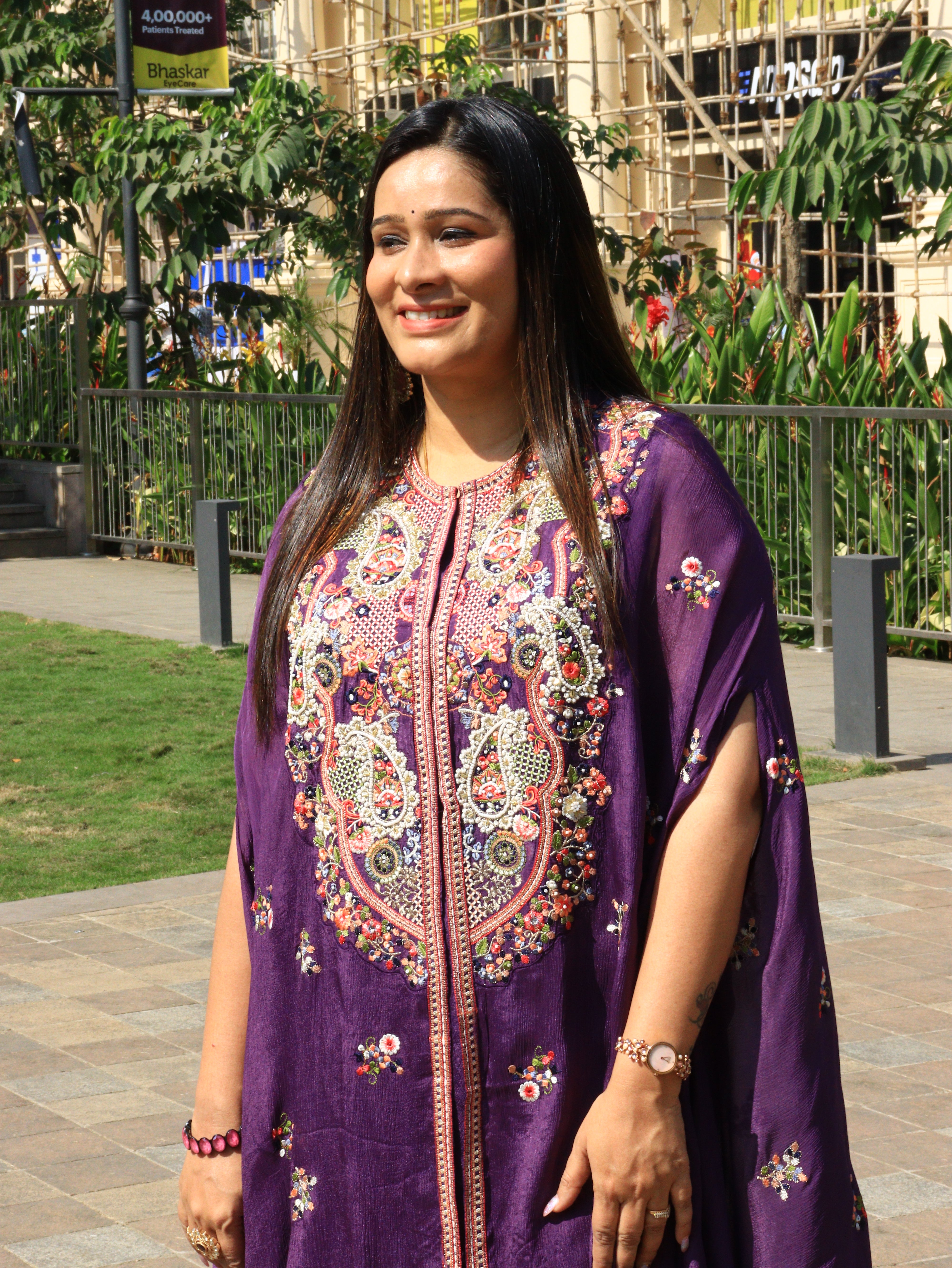 Amethyst Zariya Embroidered Cape Kurta Set